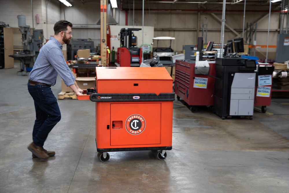 Crescent RAILWORKS Utility Cart with 8 Inch Casters and Lockable Security Panel - Image 4