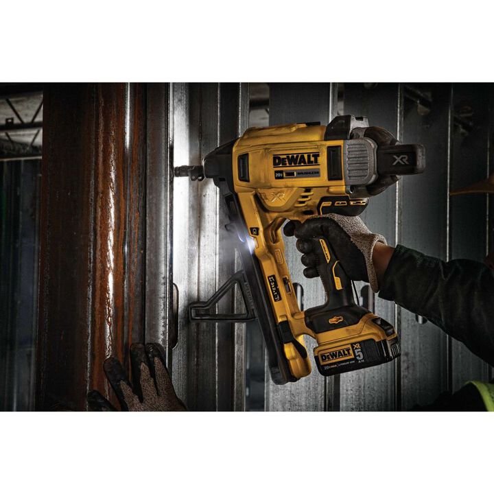 DEWALT 1In 20V MAX XR Cordless Concrete Nailer Kit with Pin Magazine - Image 5