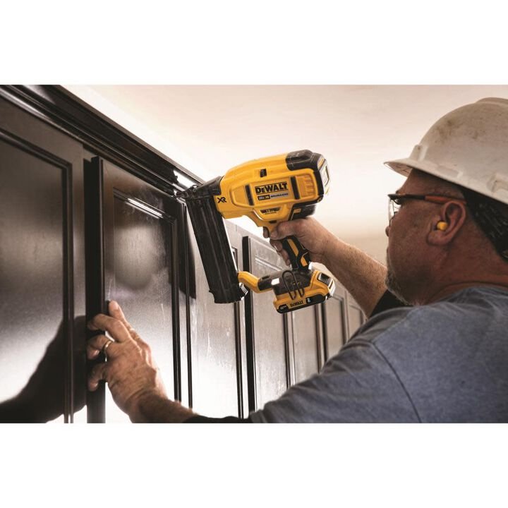 DEWALT 20 V MAX XR 18 Gauge Brad Nailer - (Bare Tool) - Image 3