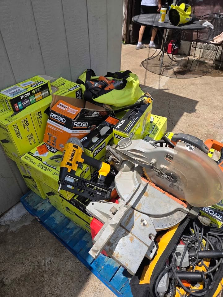 pallet of tools - Image 2