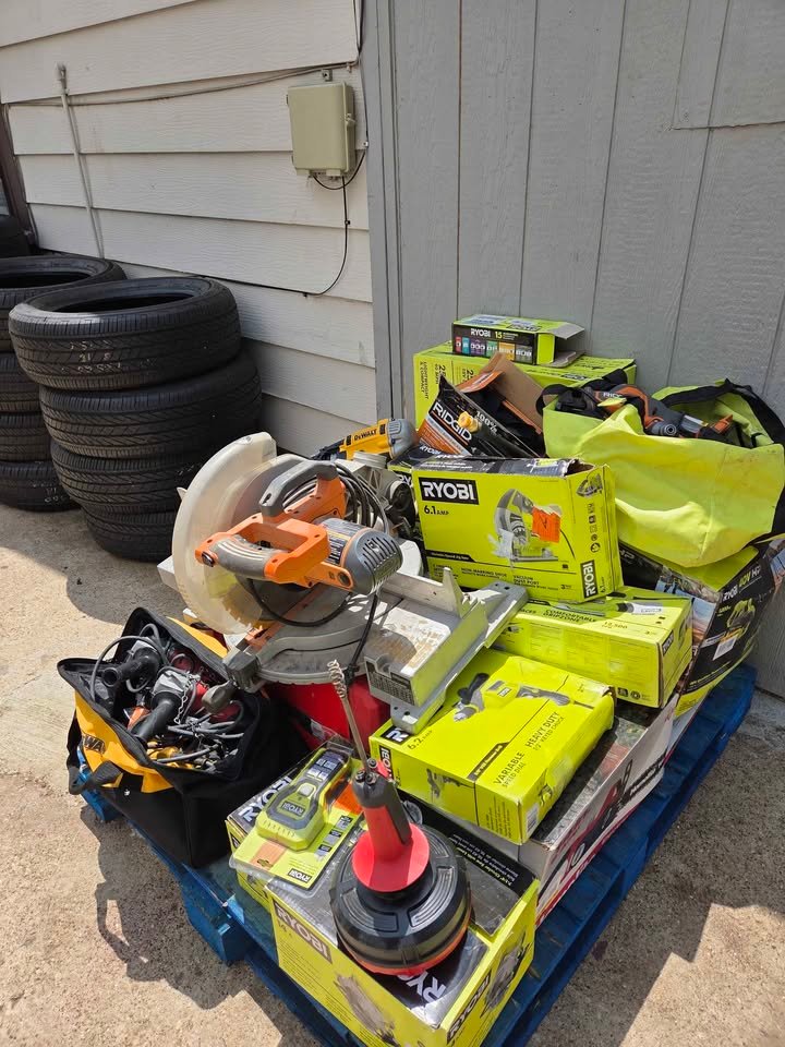 pallet of tools - Image 3